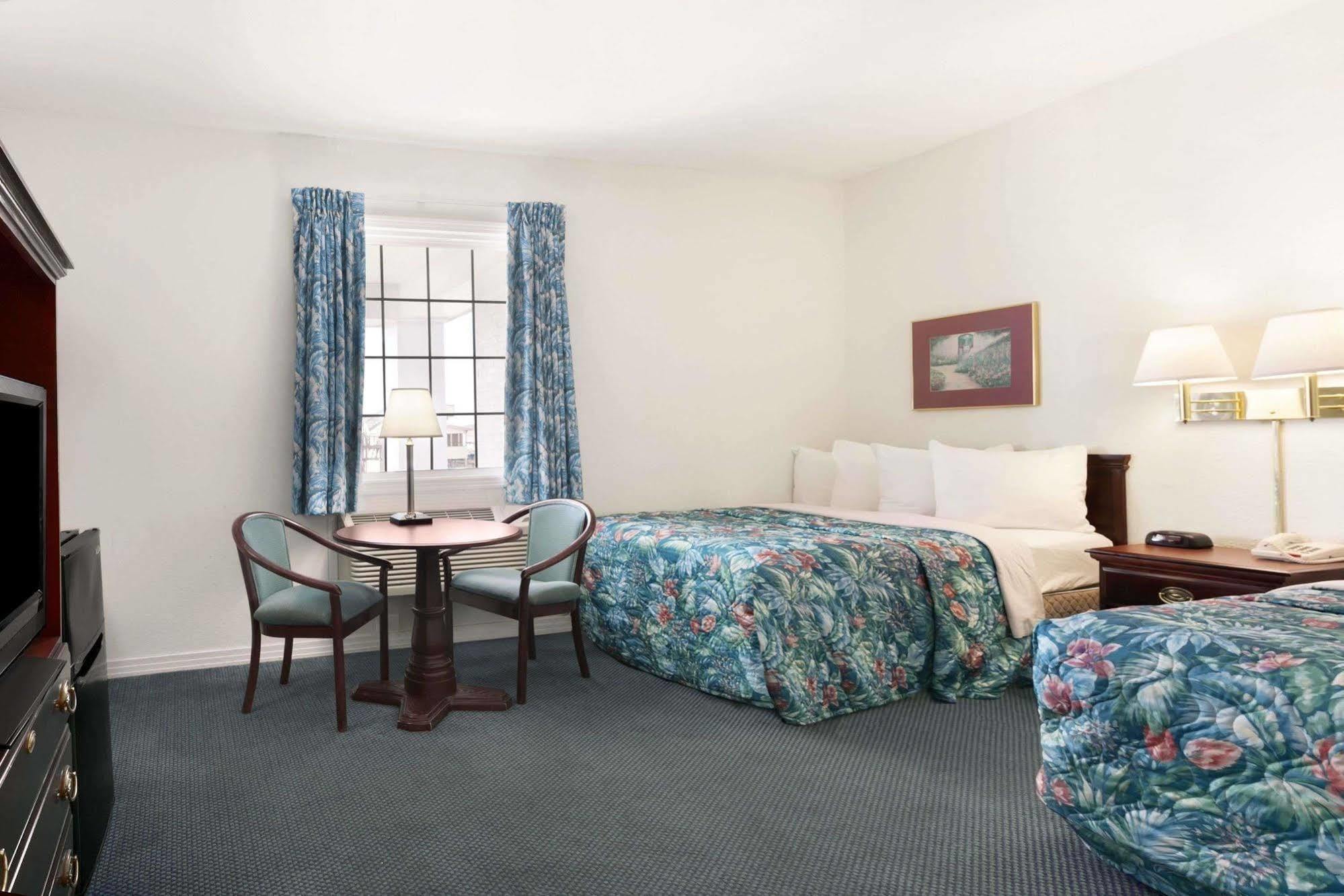 Days Inn By Wyndham Kill Devil Hills Oceanfront - Wilbur Exterior foto